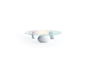 Lapis table basse d’Amura Lab marie formes organiques, marbre ou bois noble, et design italien raffiné. Une pièce sculpturale. Disponible chez D-Style Interior.
