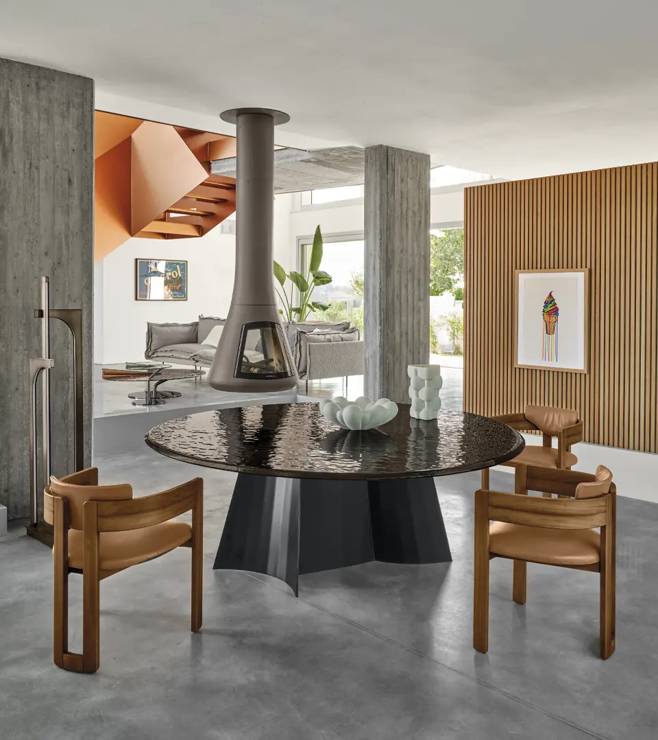 Table à manger design haut de gamme Avalon par Arketipo, base fer massif avec plateau verre trempé bleu Pacifique, disponible chez D-Style Interior