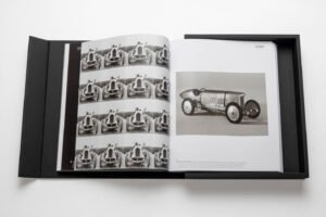Livre design haut de gamme The Impossible Collection of Cars par Assouline, édition Ultimate sous écrin caoutchouc noir, disponible chez D-Style Interior.