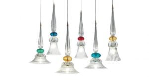 Suspension PALAZZO DUCALE SOSPENSIONE en cristal gravé avec détails colorés et support en acier poli par Reflex Angelo, disponible chez D-Style Interior