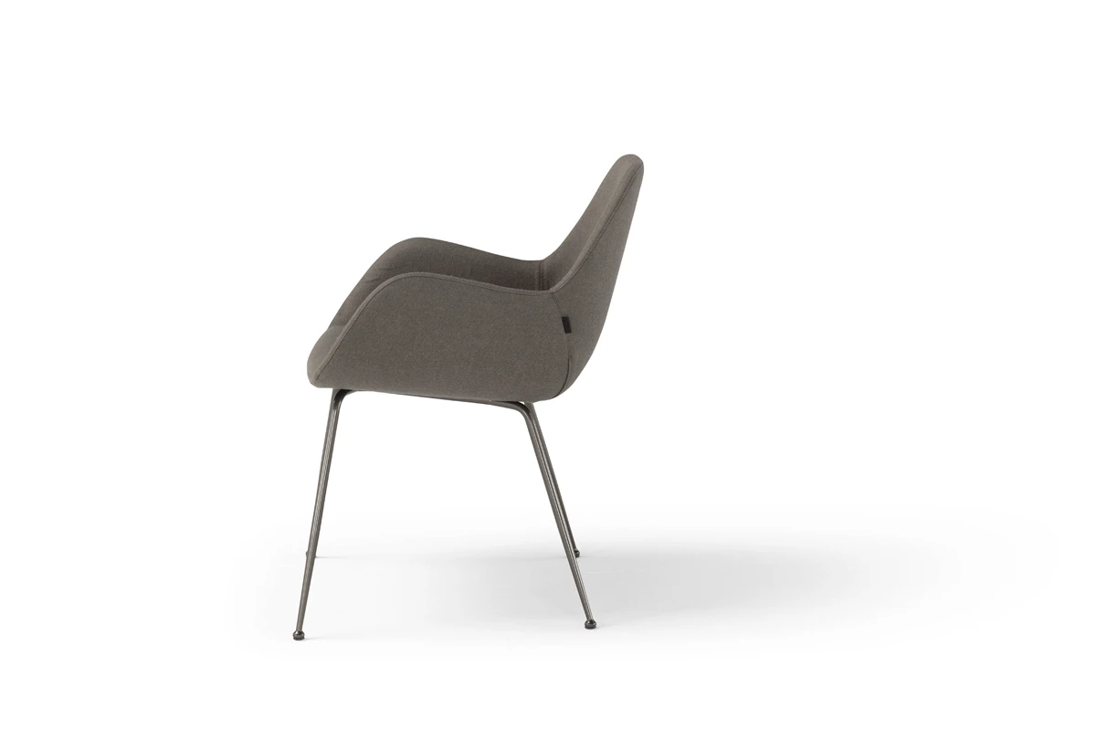 Bridge Chaise design haut de gamme d’Amura Lab inspirée par l’architecture italienne, disponible chez D-Style Interior.