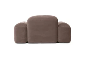 Lapis fauteuil d’Amura Lab allie formes organiques, confort absolu et design italien raffiné. Disponible chez D-Style Interior.