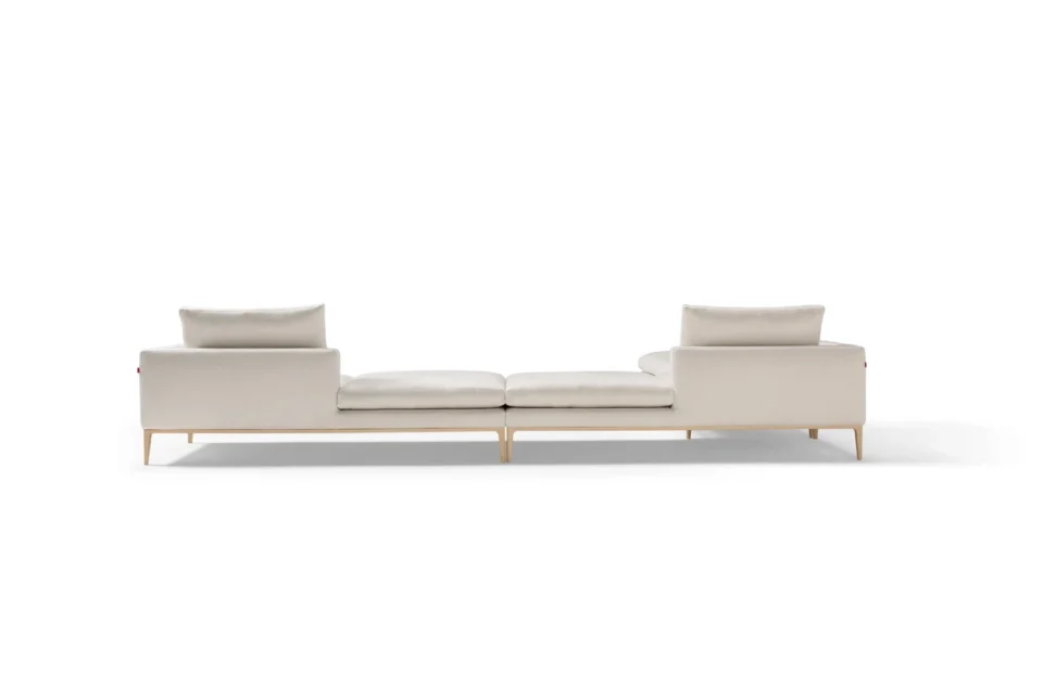 Leonard Canapé design haut de gamme alliant lignes géométriques élégantes et confort moelleux, signé Amura Lab. Disponible chez D-Style Interior.