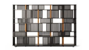 Bibliothèque design Lloyd par Poltrona Frau, système à géométrie variable avec grilles coulissantes, disponible chez D-Style Interior