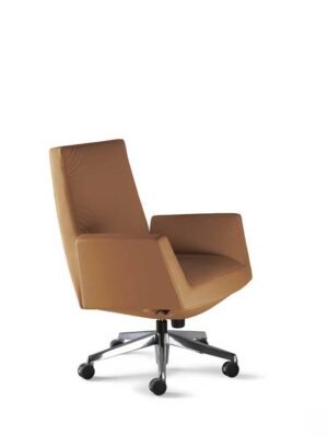 Chaise de bureau design haut de gamme Poltrona Frau Chancellor en cuir Pelle Frau®, base pivotante en aluminium poli avec mécanisme Syncron. Disponible chez D-Style Interior.