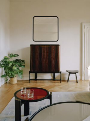 DUO | Table basse design haut de gamme Poltrona Frau, structure en frêne massif sculpté et plateau en marbre, verre ou frêne plaqué, disponible chez D-Style Interior