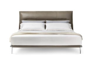 Mr Moonlight Lit design haut de gamme par Poltrona Frau avec tête de lit rembourrée en cuir Pelle Frau® et base aluminium, design haut de gamme italien chez D-Style Interior
