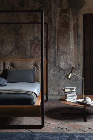 Volare Lit design haut de gamme par Poltrona Frau en cuir Pelle Frau® et bois massif, design italien haut de gamme disponible chez D-Style Interior