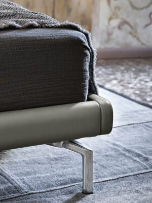 Eosonno Lit design haut de gamme Poltrona Frau en cuir Pelle Frau® et bois massif, design italien disponible chez D-Style Interior