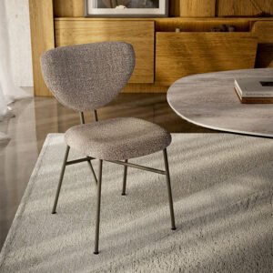 Chloé Chaise de Cattelan Italia, au design compact et raffiné, inspirée du style pop des années 1960. Disponible chez D-Style Interior.