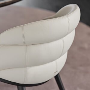 Camilla Chaise design haut de gamme de Cattelan Italia, une création italienne d’exception aux lignes fluides et confortables. Disponible chez D-Style Interior.