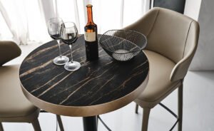 Ribot Keramik Bistrot table de Cattelan Italia, une création haut de gamme en céramique et acier laqué, symbole du design italien contemporain. Chez D-Style Interior