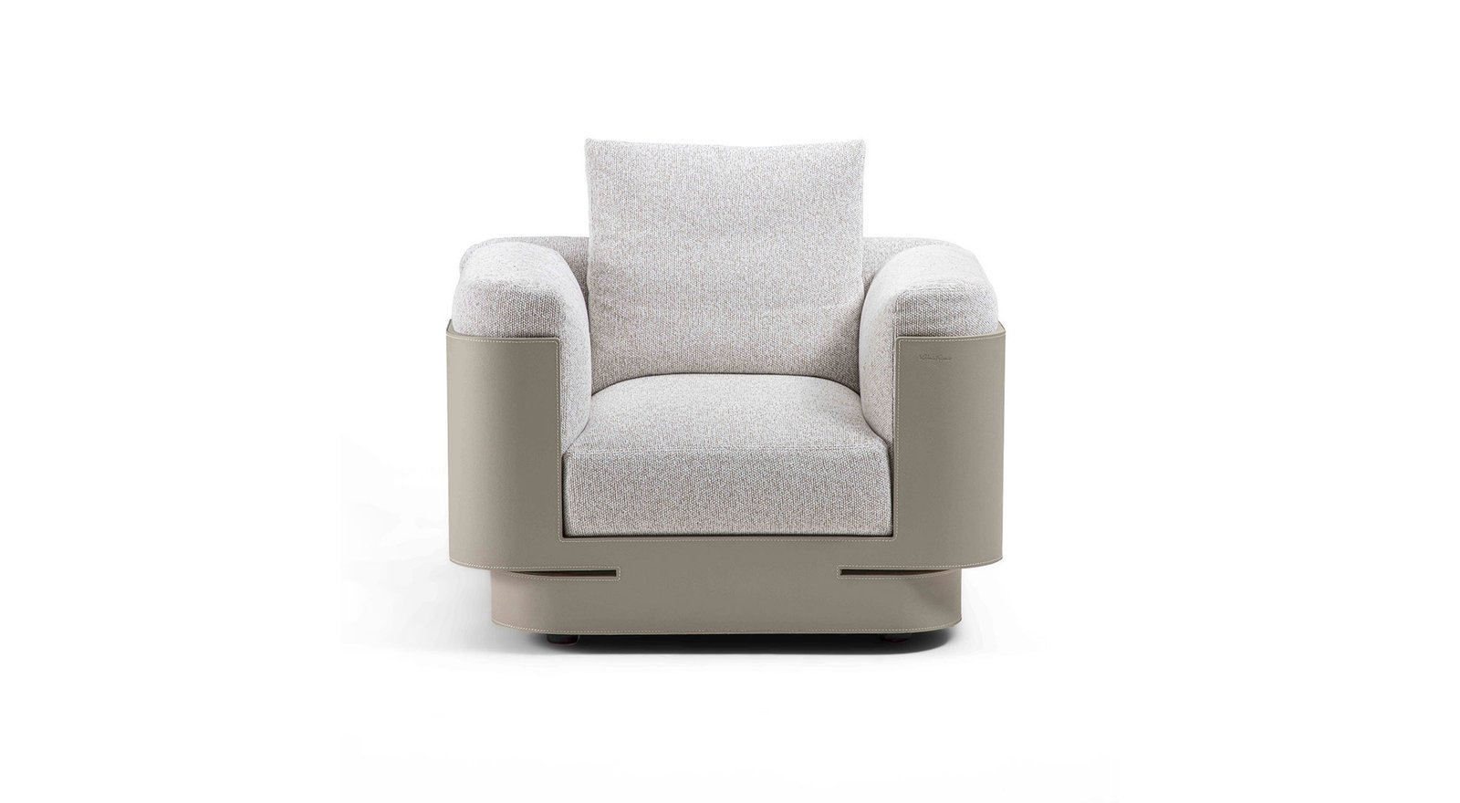 Fauteuil Necchi de Vittoria Frigerio – alliance parfaite de structure et de confort, incarnant l’élégance italienne dans un format sculptural. Disponible chez D-Style Interior.