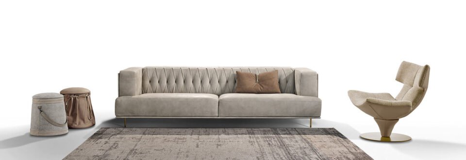 McQueen canapé design haut de gamme par Gamma Arredamenti, alliance d’artisanat, d’élégance et de design contemporain. Disponible chez D-Style Interior.