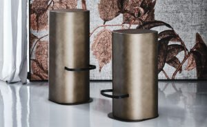 Pancho Tabouret design sculptural en acier brossé, alliant puissance et raffinement contemporain. Disponible chez D-Style Interior.