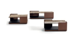 Brivio table basse design haut de gamme avec structure en cuir, plateau en marbre et étagère en verre noir. Disponible chez D-Style Interior.