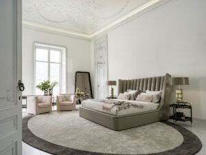 Farnese Lit design haut de gamme Vittoria Frigerio avec tête de lit en éventail et finition passepoilée. Disponible chez D-Style Interior.