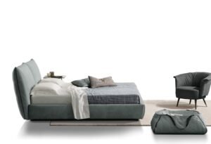 Luna fauteuil en cuir au design contemporain, inspiré des courbes lunaires, avec dossier ergonomique et détail métallique raffiné. Disponible chez D-Style Interior.