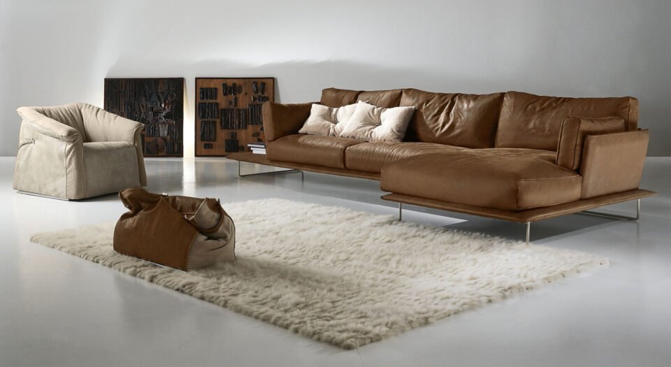 Vessel canapé sectionnel design haut de gamme par Gamma Arredamenti avec structure légère et pieds métalliques élégants. Disponible chez D-Style Interior.